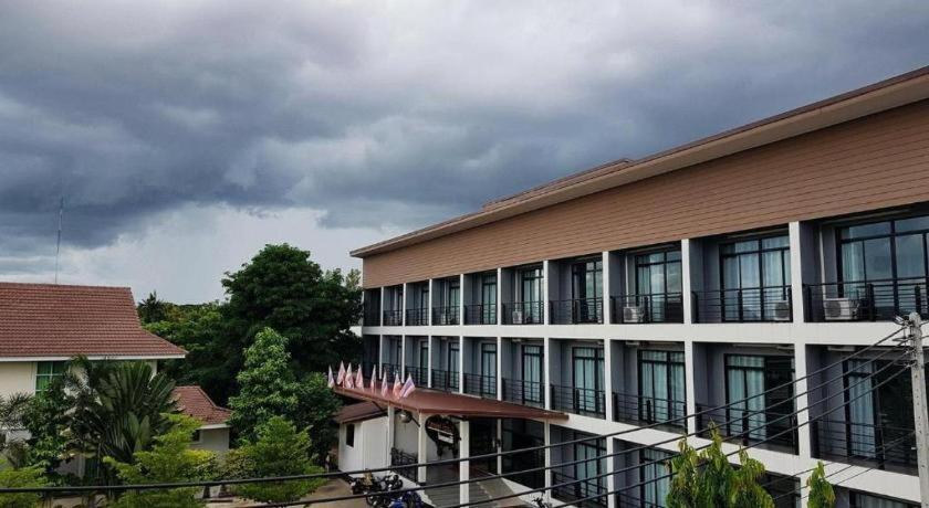 Pornsiri Hotel Sisaket Exterior foto